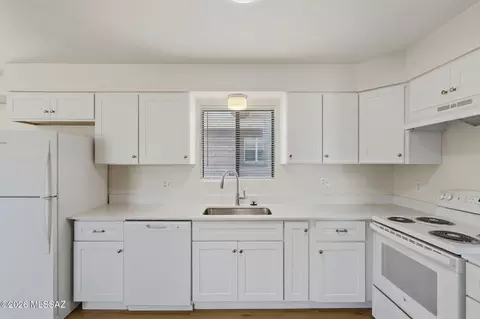 Kitchen - 1136-1152 E Hedrick Dr, Tucson, AZ 85719 photo 3 of 7