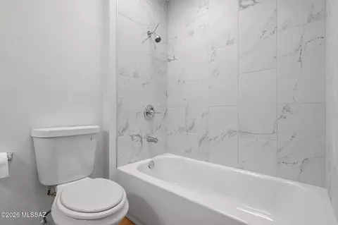 Bath - 1136-1152 E Hedrick Dr, Tucson, AZ 85719 photo 1 of 4