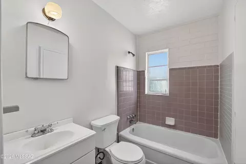 Bath - 2835 E Proctor Vis, Tucson, AZ 85713 photo 1 of 2