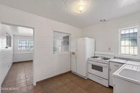 Kitchen - 2835 E Proctor Vis, Tucson, AZ 85713 photo 3 of 3