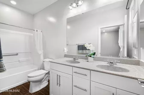 Bath - 8670 N Genoa Ct, Tucson, AZ 85742 photo 1 of 2