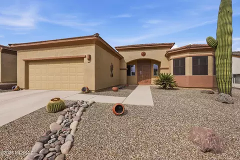 964 W Bosch Dr, Green Valley, AZ 85614