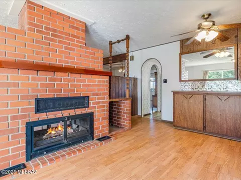Living - 98 Longview Loop Rd, Elgin, AZ 85611 photo 1 of 7