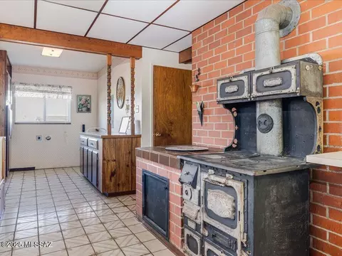 Kitchen - 98 Longview Loop Rd, Elgin, AZ 85611 photo 1 of 7