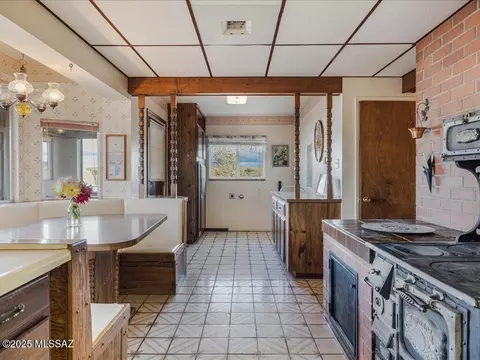 Kitchen - 98 Longview Loop Rd, Elgin, AZ 85611 photo 2 of 7