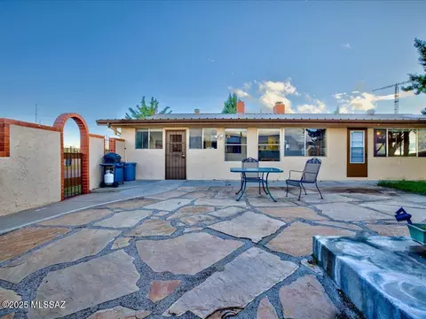 Exterior - 98 Longview Loop Rd, Elgin, AZ 85611 photo 2 of 9
