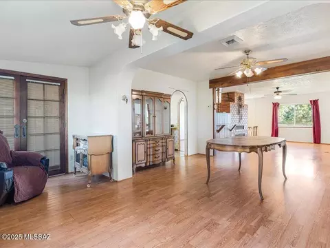 Living - 98 Longview Loop Rd, Elgin, AZ 85611 photo 6 of 7