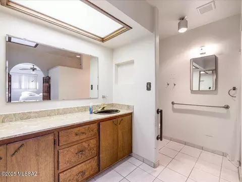 Bath - 98 Longview Loop Rd, Elgin, AZ 85611 photo 1 of 4