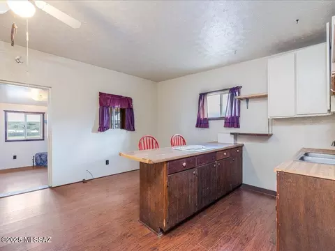 Kitchen - 98 Longview Loop Rd, Elgin, AZ 85611 photo 6 of 7