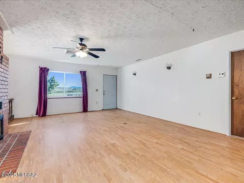 Living - 98 Longview Loop Rd, Elgin, AZ 85611 photo 2 of 7