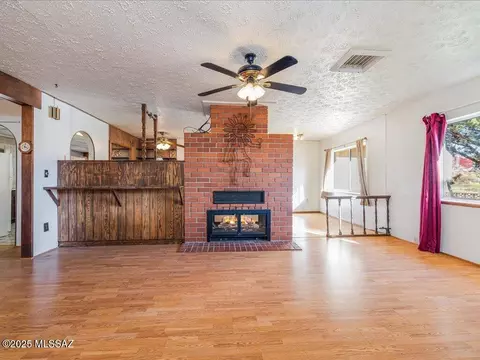 Living - 98 Longview Loop Rd, Elgin, AZ 85611 photo 4 of 7