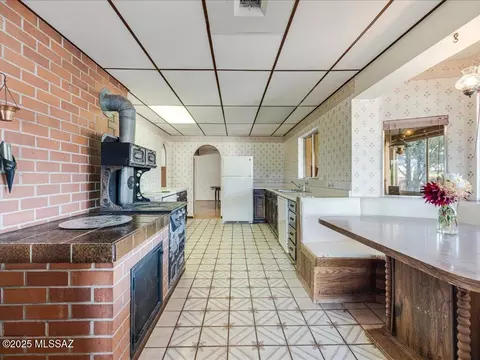 Kitchen - 98 Longview Loop Rd, Elgin, AZ 85611 photo 4 of 7