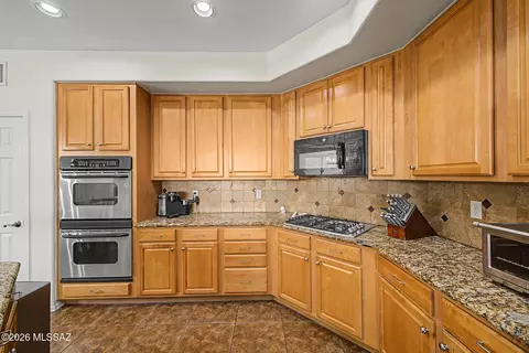 Kitchen - 13934 E Sage Hills Dr, Vail, AZ 85641 photo 2 of 5