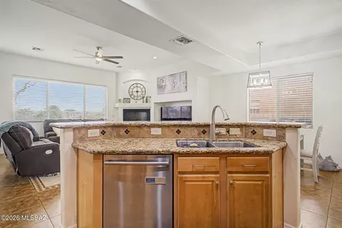 Kitchen - 13934 E Sage Hills Dr, Vail, AZ 85641 photo 4 of 5