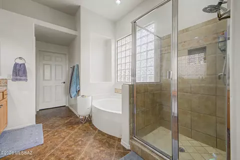 Bath - 13934 E Sage Hills Dr, Vail, AZ 85641 photo 2 of 5