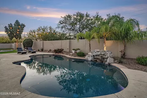 11976 N Thornbush Dr, Oro Valley, AZ 85737