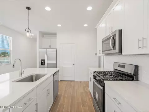 9769 N Summerstone Ave, Tucson, AZ 85743