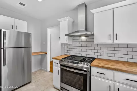 Kitchen - 1412 E Spring St, Tucson, AZ 85719 photo 3 of 4