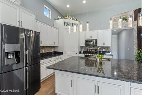 Kitchen - 834 S Deer Meadow Loop, Tucson, AZ 85745 photo 3 of 6