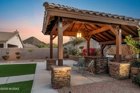 Exterior - 834 S Deer Meadow Loop, Tucson, AZ 85745 photo 9 of 12