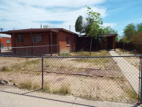 4552 E Douglas St, Tucson, AZ 85711