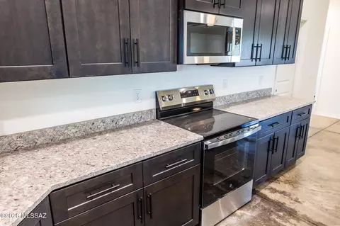 Kitchen - 1237 E Desert Sky Ln, Benson, AZ 85602 photo 4 of 7