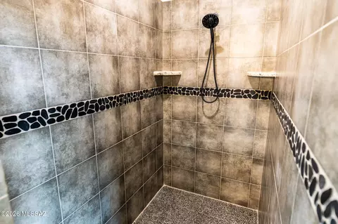Bath - 1237 E Desert Sky Ln, Benson, AZ 85602 photo 5 of 6