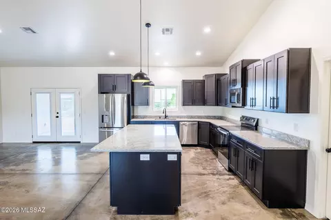 Kitchen - 1237 E Desert Sky Ln, Benson, AZ 85602 photo 6 of 7