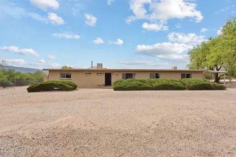 10100 E Moccasin Pl, Tucson, AZ 85749