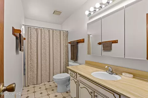 Bath - 10100 E Moccasin Pl, Tucson, AZ 85749 photo 1 of 2