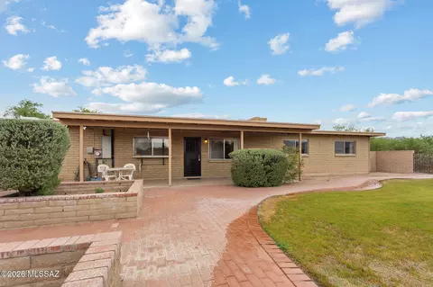 Exterior - 10100 E Moccasin Pl, Tucson, AZ 85749 photo 8 of 10