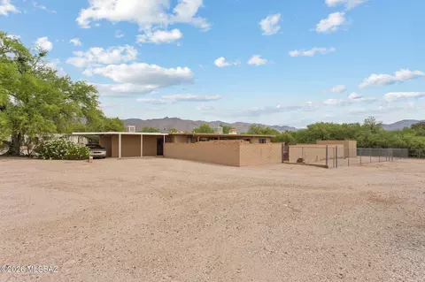 Exterior - 10100 E Moccasin Pl, Tucson, AZ 85749 photo 3 of 10