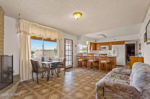Dining - 10100 E Moccasin Pl, Tucson, AZ 85749 photo 2 of 2