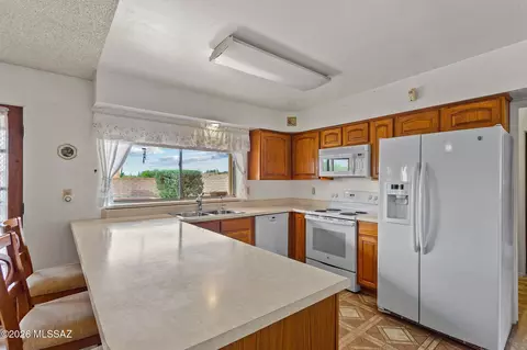 Kitchen - 10100 E Moccasin Pl, Tucson, AZ 85749 photo 1 of 4