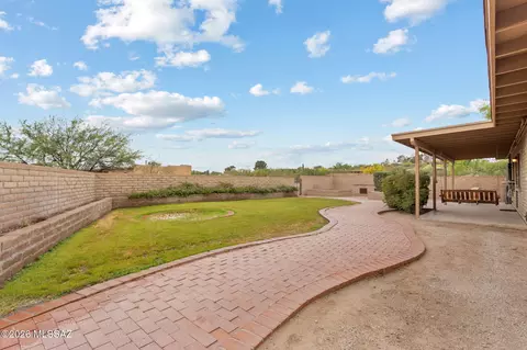 Exterior - 10100 E Moccasin Pl, Tucson, AZ 85749 photo 1 of 10