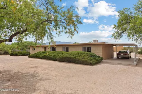 Exterior - 10100 E Moccasin Pl, Tucson, AZ 85749 photo 2 of 10