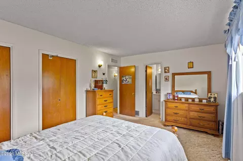 Bedroom - 10100 E Moccasin Pl, Tucson, AZ 85749 photo 2 of 4
