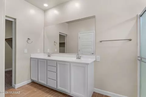 Bath - 10026 N Ruby Range Trl, Marana, AZ 85653 photo 2 of 3