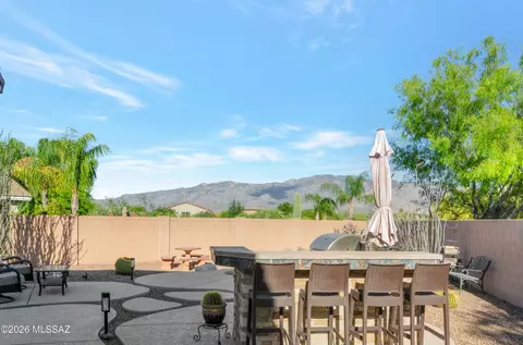 909 W Leatherleaf Dr, Tucson, AZ 85755
