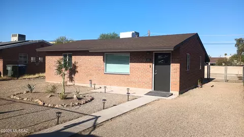 943 N Chrysler Dr, Tucson, AZ 85716
