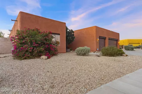 8070 W Crowned Eagle Ct, Tucson, AZ 85757