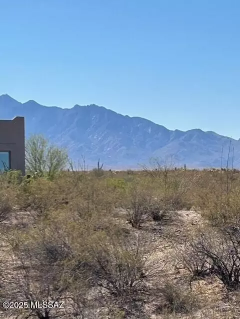 2046 E Old Stone House Trl, Sahuarita, AZ 85629