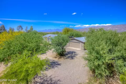 13675 E Crazy Horse Trl, Vail, AZ 85641