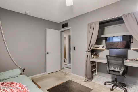 Bedroom - 9631 E Myra Dr, Tucson, AZ 85730 photo 4 of 8