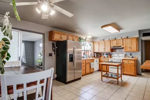 Kitchen - 9631 E Myra Dr, Tucson, AZ 85730 photo 1 of 7