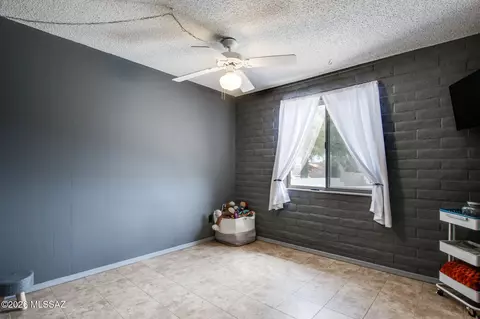 Bedroom - 9631 E Myra Dr, Tucson, AZ 85730 photo 1 of 8