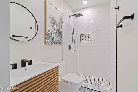 Bath - 1024 E 7th St, Tucson, AZ 85719 photo 3 of 4