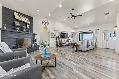Living - 42 Fairview Ln, Elgin, AZ 85611 photo 4 of 4