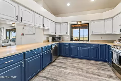 Kitchen - 42 Fairview Ln, Elgin, AZ 85611 photo 2 of 3