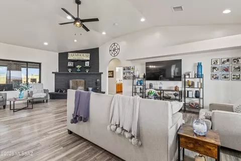 Living - 42 Fairview Ln, Elgin, AZ 85611 photo 3 of 4